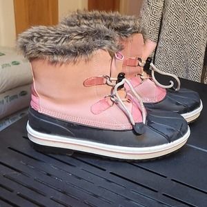 Thermolight  pink duck boot  faux fur accent